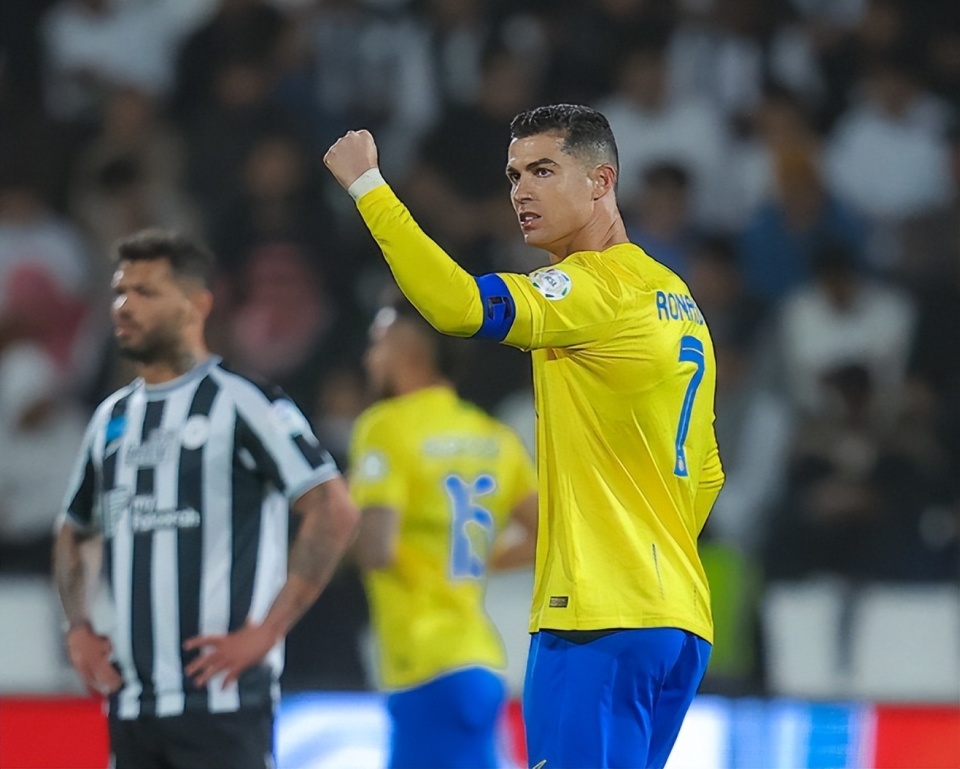 问鼎娱乐-包含快船不断突破！，C罗连续二十场比赛得分超过表现优异赛场气氛高涨的词条