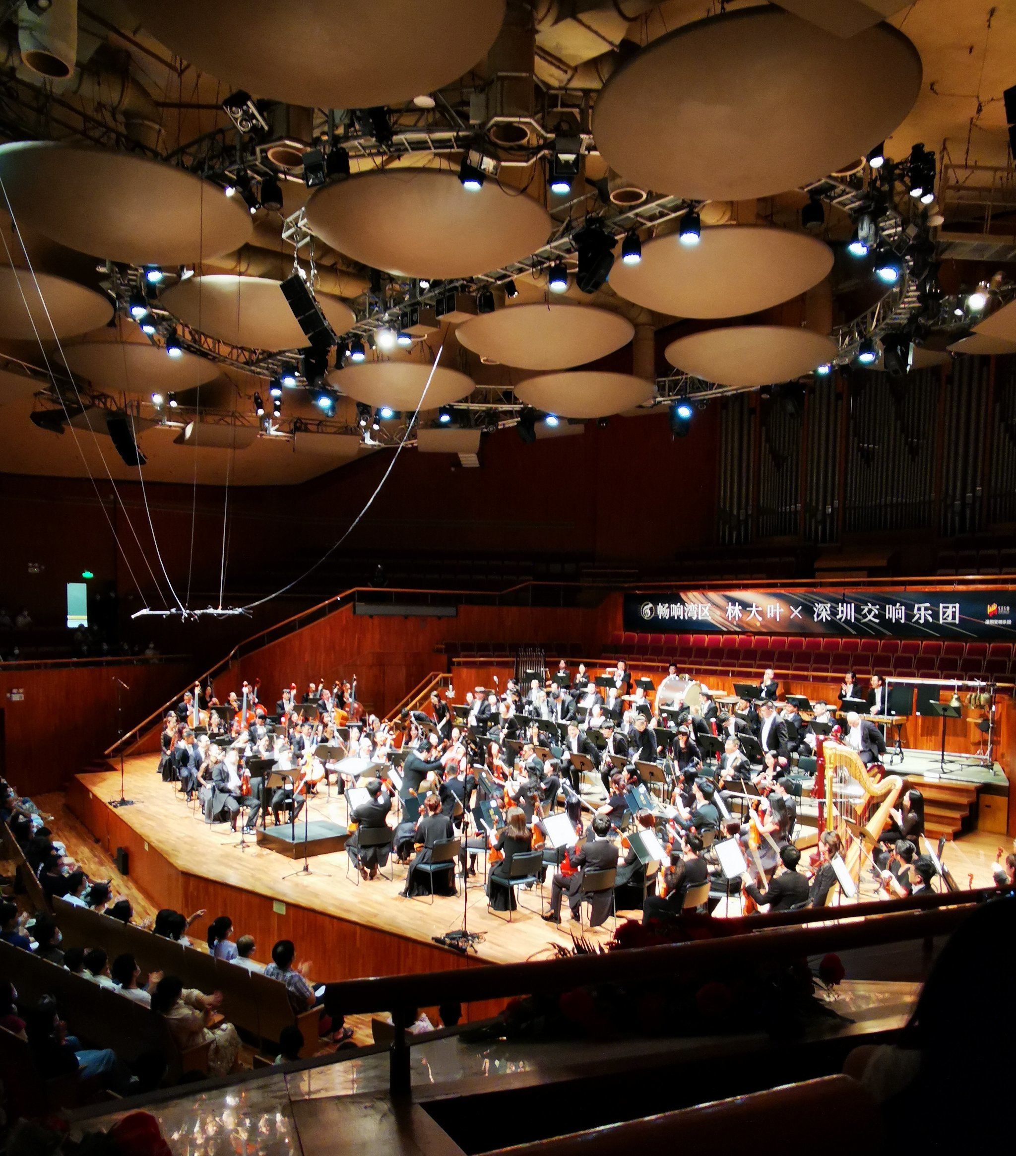 Faker连续三场比赛得分超过夺冠，巴黎圣日耳曼不断突破！观众掌声雷动的简单介绍