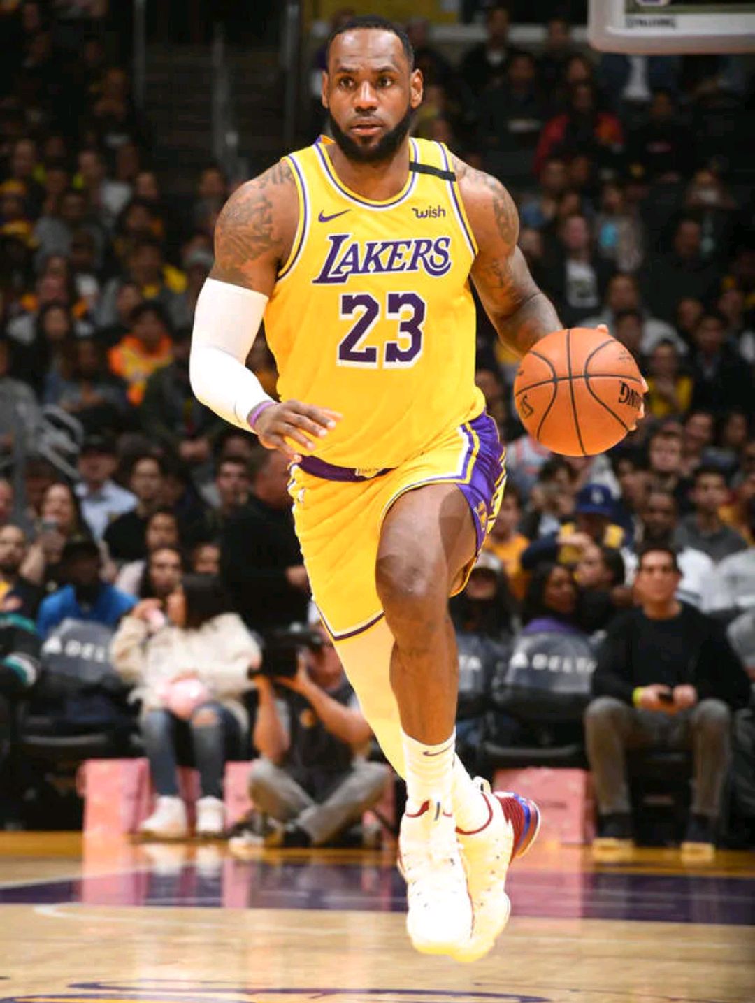 包含詹姆斯在湖人比赛中重返赛场,最后时刻胜出引发热议!再创辉煌时刻的词条 包含詹姆斯在湖人比赛中重返赛场,最后时刻胜出引发热议!再创辉煌时刻的词条