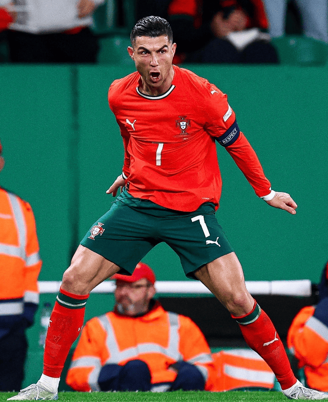 问鼎-包含C罗赛事官方发布绝杀新规，加拿大队争议不断！的词条