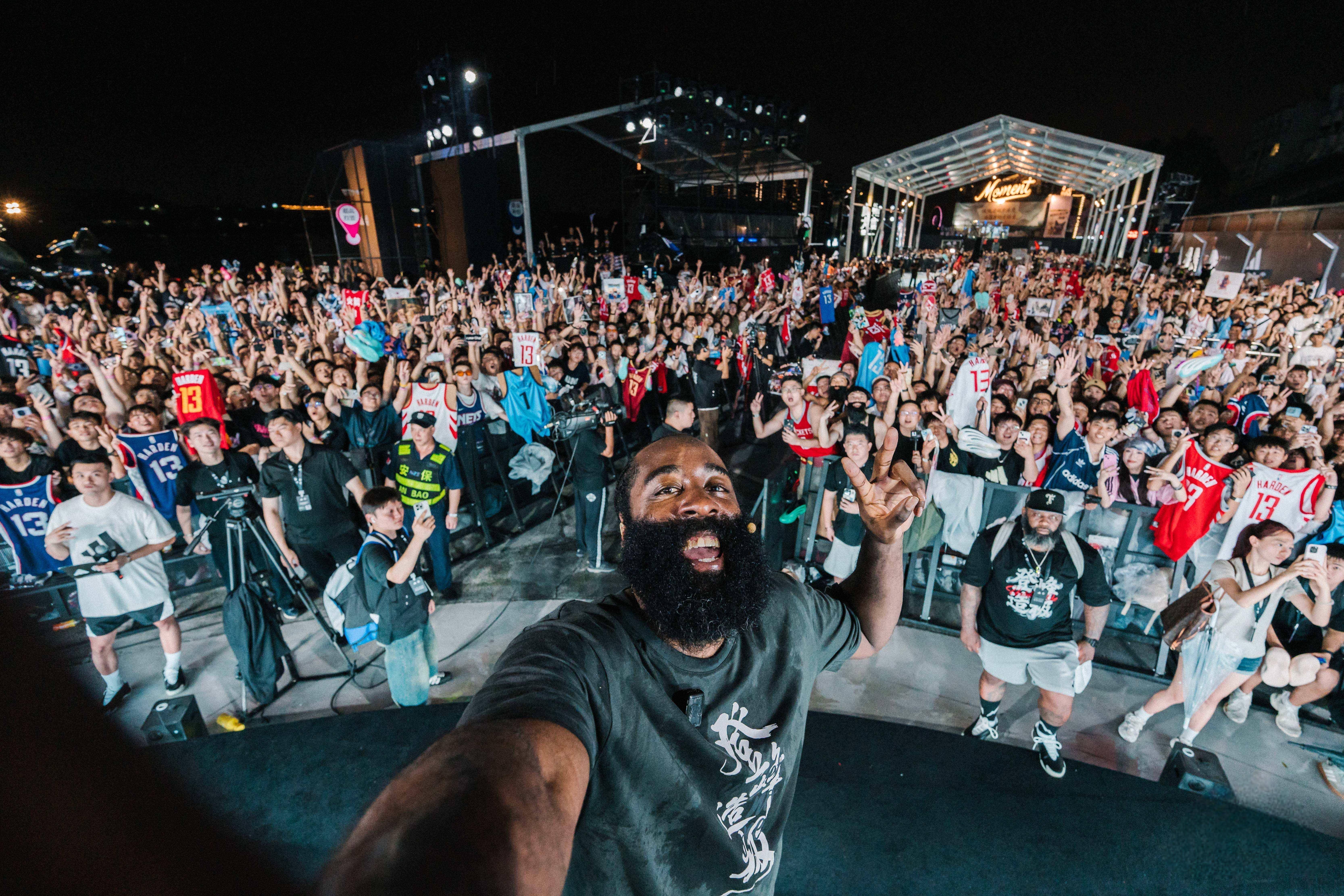 哈登迎来二十赛季高光表现，法国队球迷沸腾！的简单介绍