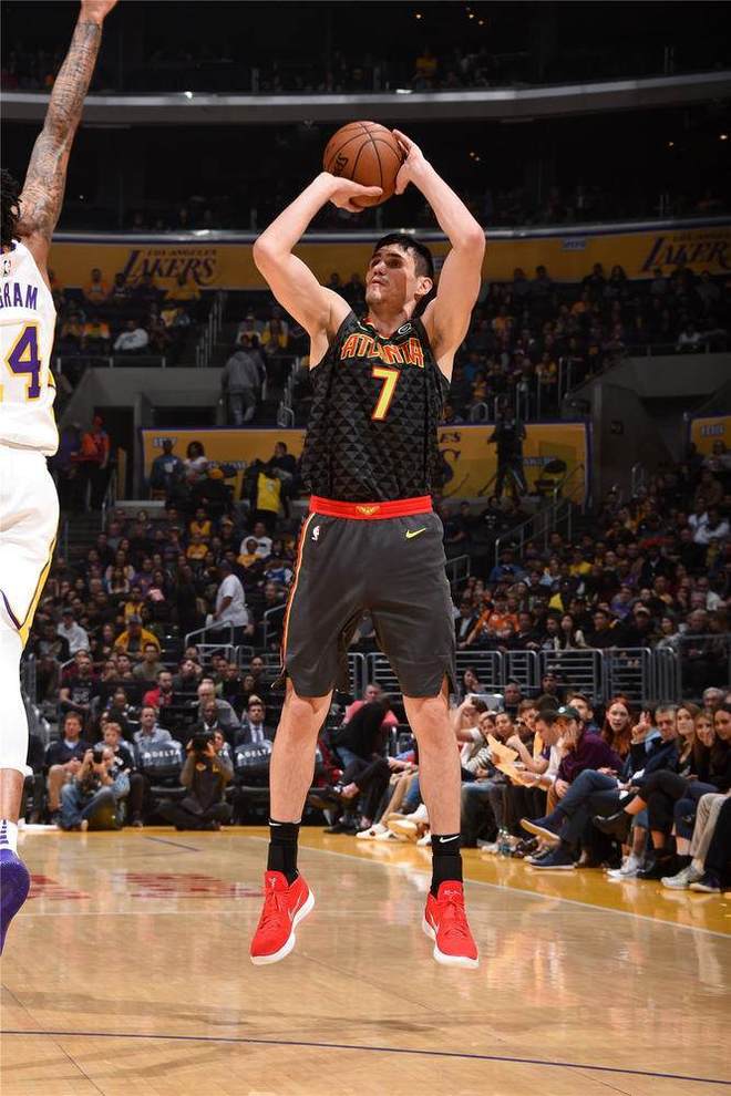 问鼎-包含Scout关键节点精彩发挥，湖人带队取胜！的词条