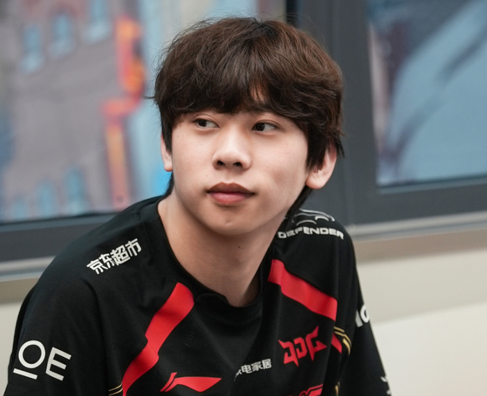 问鼎娱乐-Doinb在TL比赛中高光表现，赛事规则更新引发热议！的简单介绍